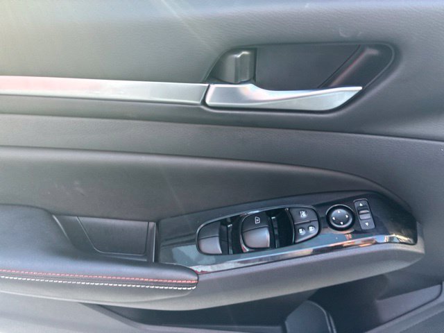 Used 2024 Nissan Altima 2.5 SR w/ SR Premium Package FWD image 21