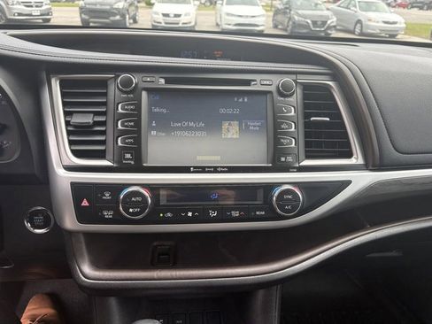Used 2018 Toyota Highlander FWD V6 image 26
