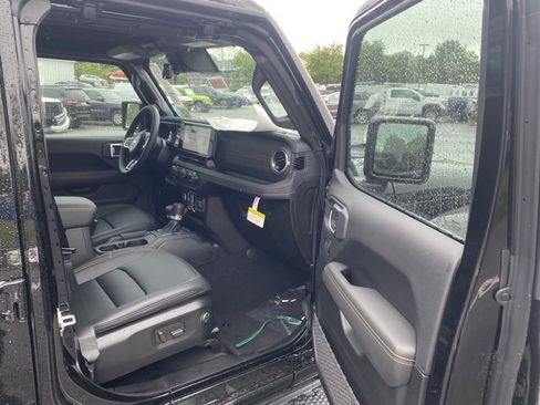 New 2025 Jeep Wrangler Sahara image 27
