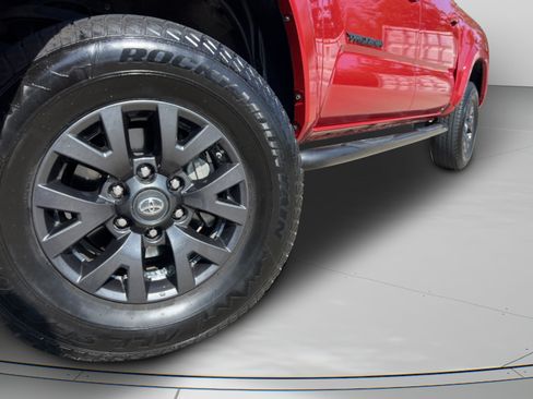 Used 2021 Toyota Tacoma SR5 RWD image 31