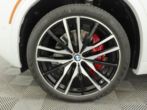 Used 2026 BMW X5 sDrive40i w/ M Sport Package image 32