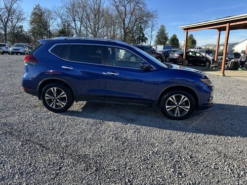 Used 2019 Nissan Rogue SV w/ Premium Package image 4