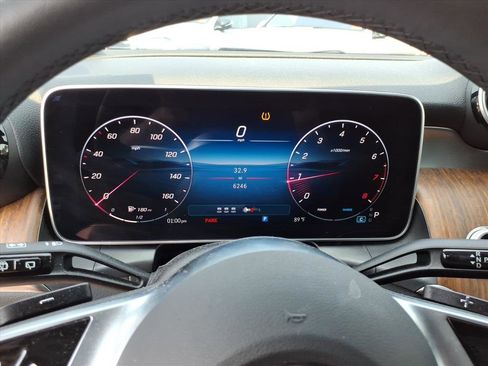 Used 2025 Mercedes-Benz GLC 300 4MATIC image 17