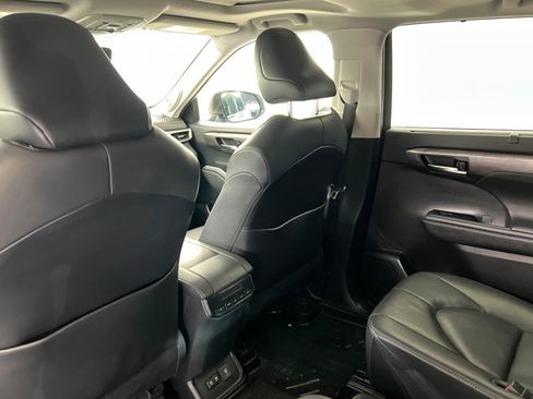 Used 2020 Toyota Highlander Limited image 19