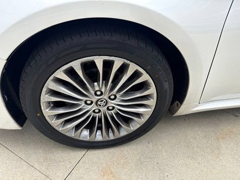 Used 2016 Toyota Avalon Limited w/ Toyota Safety Sense Package FWD image 12
