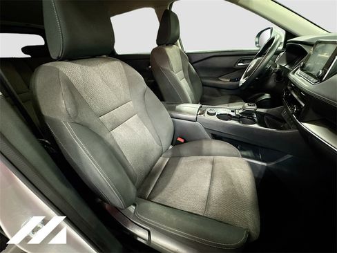 Used 2024 Nissan Rogue SV image 29