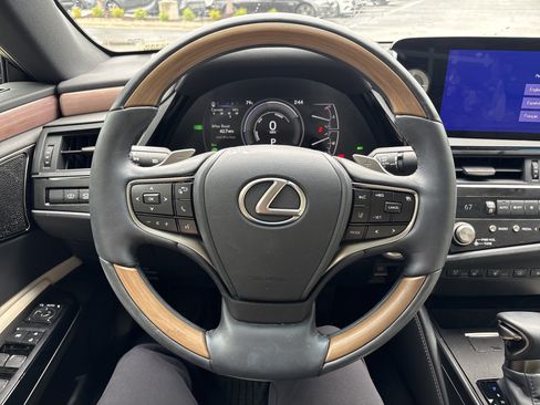 Certified 2025 Lexus ES 300h Ultra Luxury w/ Accessory Package (Z1) FWD image 18