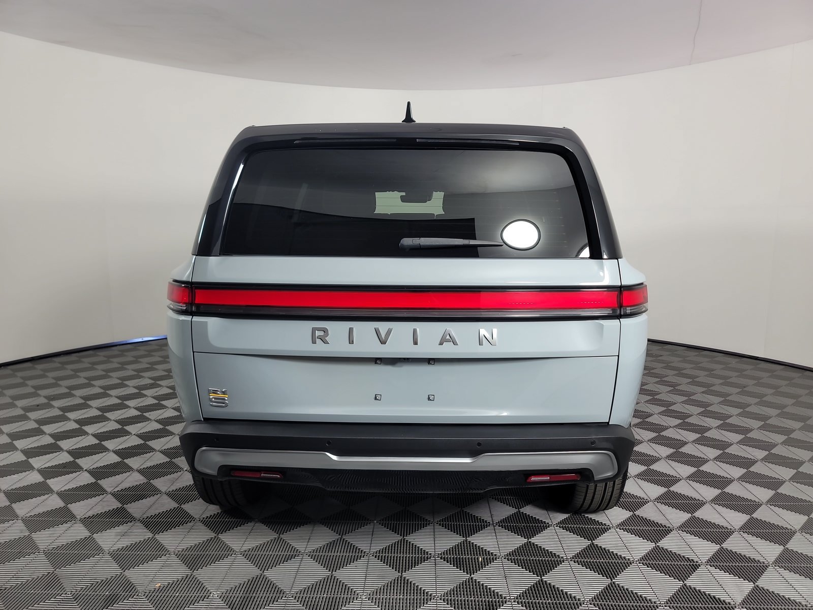 Used 2023 Rivian R1S Adventure Quad AWD/4WD image 4