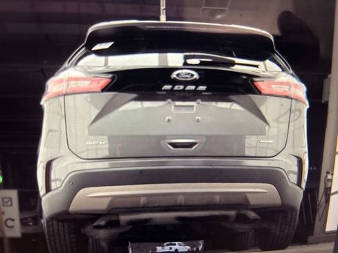 Used 2023 Ford Edge SEL w/ Convenience Package image 11