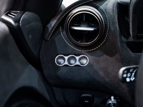 Used 2022 McLaren 720S Spider image 21