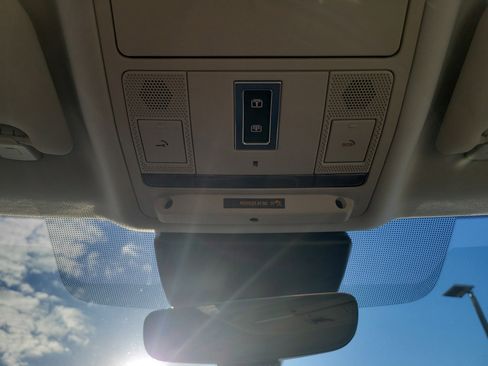 Used 2018 Jaguar E-PACE SE image 22