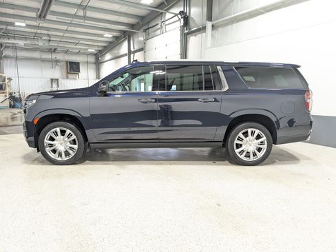 Used 2021 Chevrolet Suburban High Country AWD/4WD image 6
