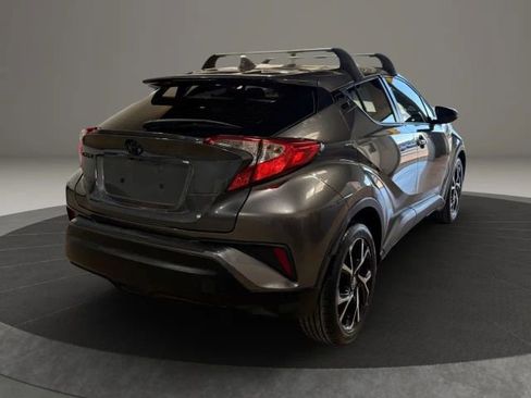 Used 2022 Toyota C-HR XLE image 10