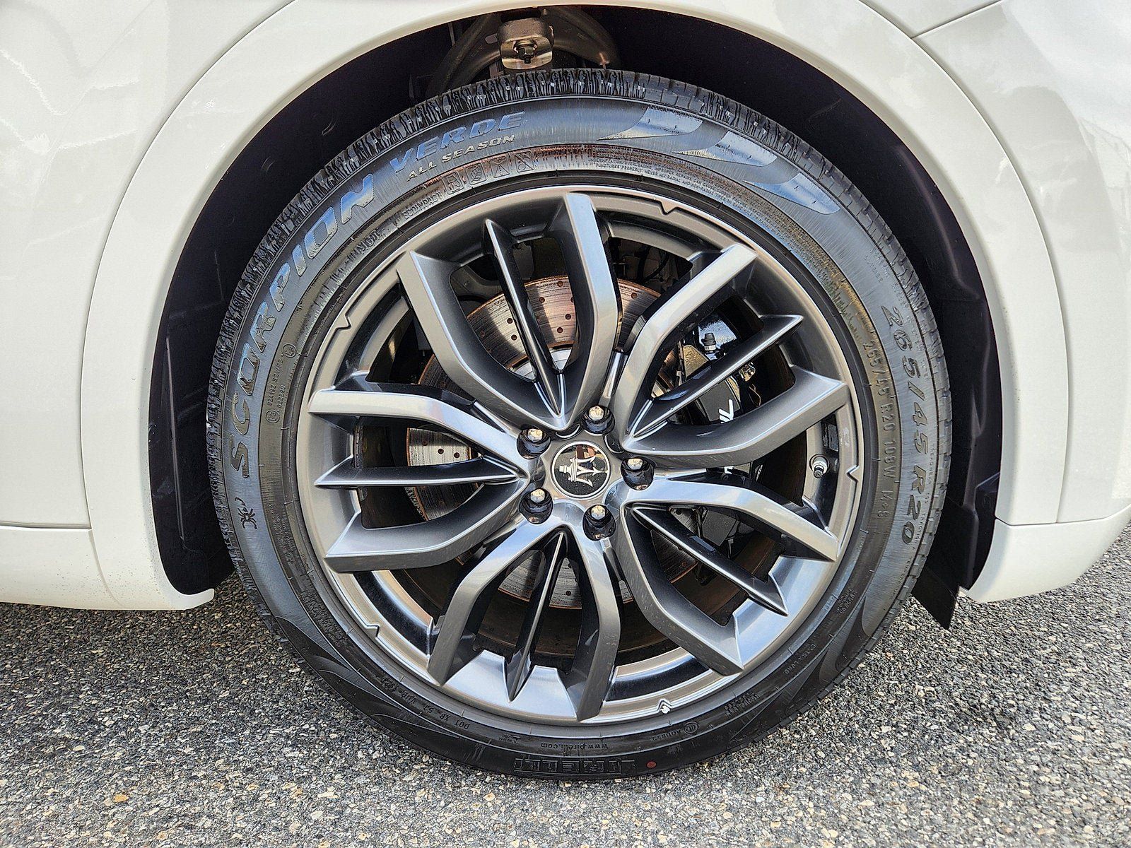 Used 2024 Maserati Levante GT Ultima AWD/4WD image 5