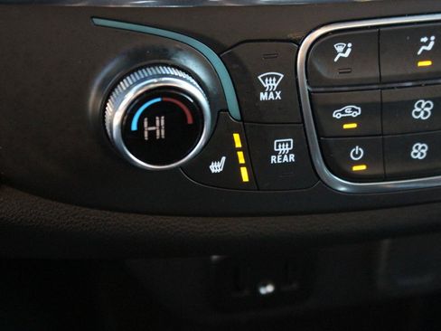 Used 2023 Chevrolet Traverse LT image 28