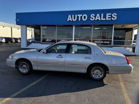 Used 2000 Lincoln Town Car Cartier image 18