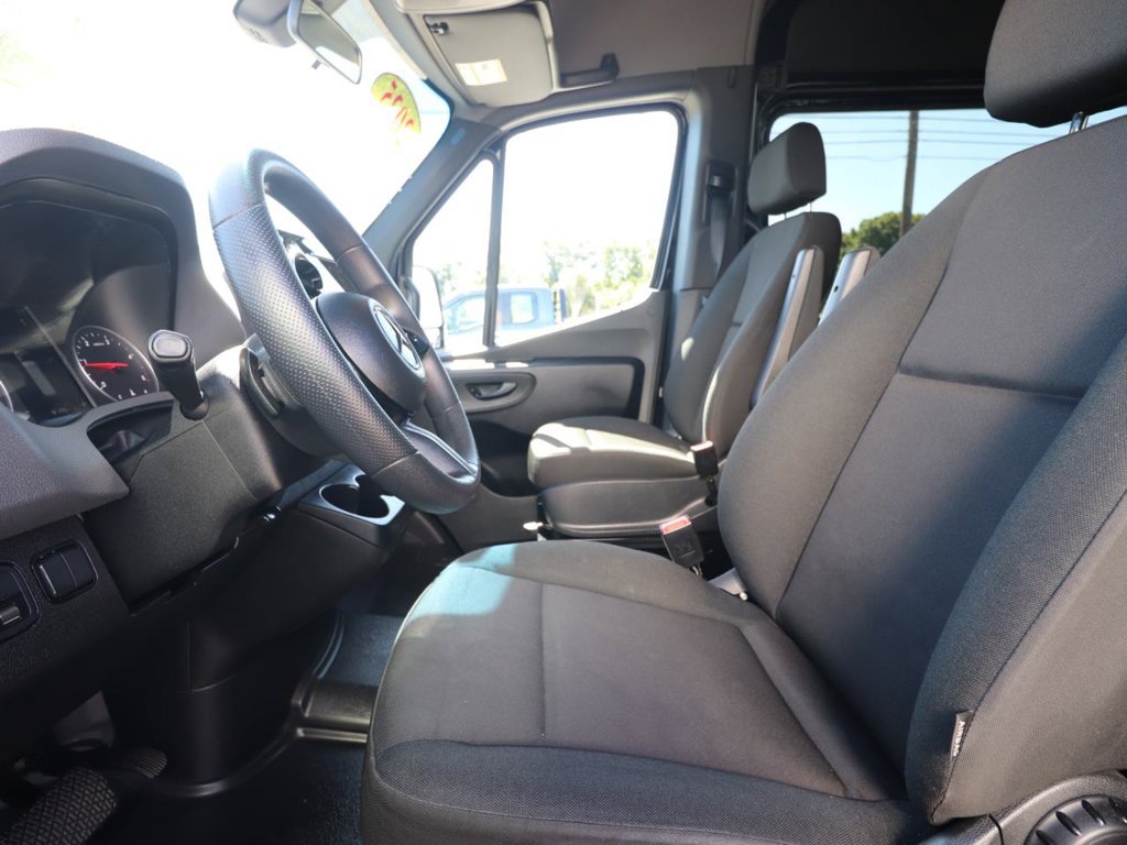 Used 2025 Mercedes-Benz Sprinter 2500 image 2