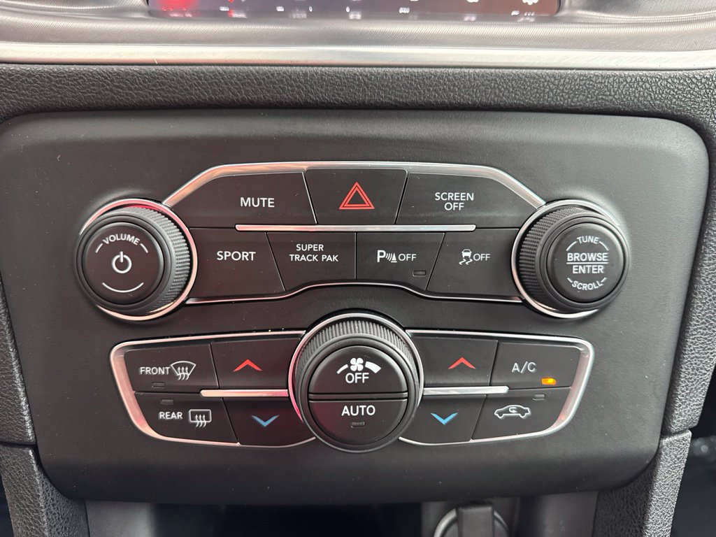 Used 2020 Dodge Charger SXT w/ Driver Convenience Group AWD/4WD image 14