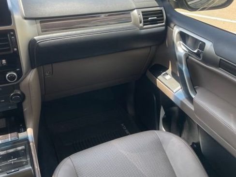 Used 2023 Lexus GX 460 Luxury AWD/4WD image 16