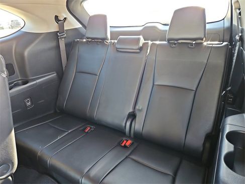 Used 2024 Toyota Highlander XLE image 12