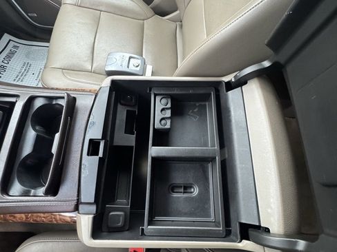 Used 2017 Chevrolet Suburban Premier image 30