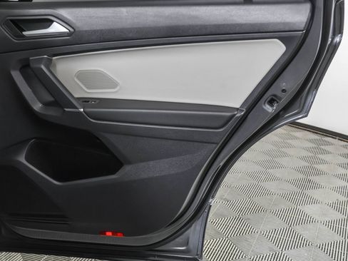 Used 2020 Volkswagen Tiguan SEL w/ Tiguan Two-Row MDO Package image 45