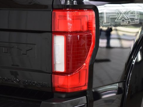 Used 2022 Ford F250 Lariat w/ Black Appearance Package AWD/4WD image 23