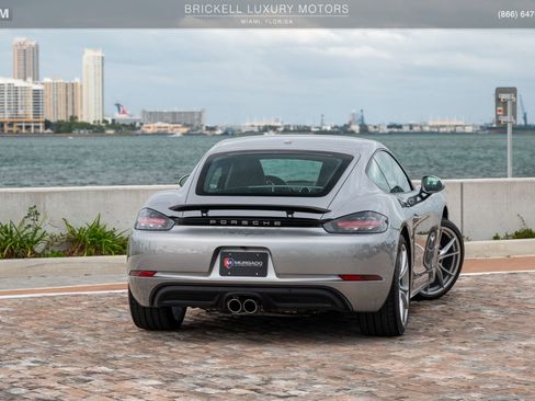 Used 2024 Porsche 718 Cayman image 3