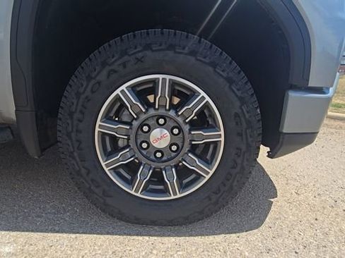 Used 2024 GMC Sierra 1500 AT4 w/ Technology Package AWD/4WD image 5