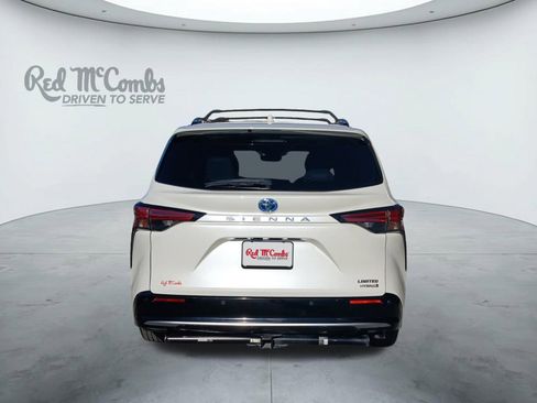 Used 2021 Toyota Sienna Limited image 4