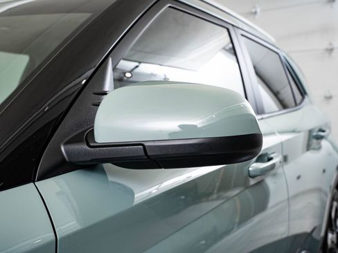 Used 2025 Hyundai Venue SEL FWD image 16