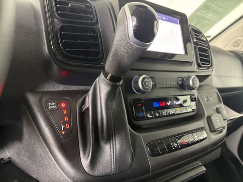 Used 2024 RAM ProMaster 2500 w/ Convenience Group FWD image 17