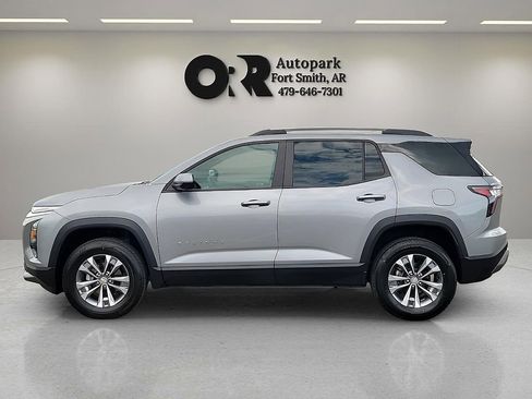 Used 2025 Chevrolet Equinox LT w/ Convenience Package II image 3