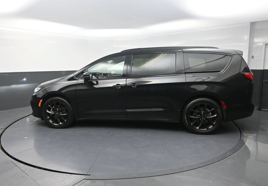 Used 2025 Chrysler Pacifica Limited FWD image 6