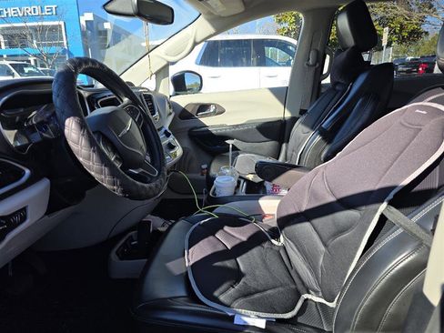 Used 2021 Chrysler Voyager Lxi image 10