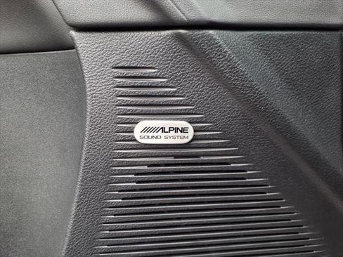 Certified 2023 Dodge Challenger R/T w/ Plus Package image 18