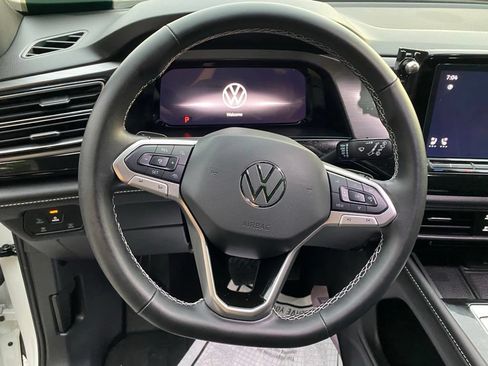 Used 2024 Volkswagen Atlas Cross Sport SE FWD image 7
