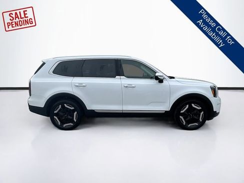 Used 2023 Kia Telluride EX w/ EX Captain's Chair Package image 8