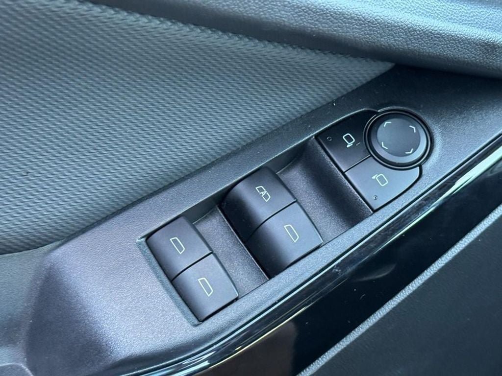 Used 2025 Chevrolet Equinox LT AWD/4WD image 38
