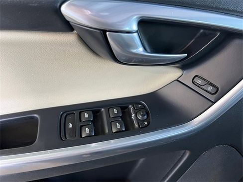 Used 2016 Volvo XC60 T5 Platinum w/ Climate Package image 17