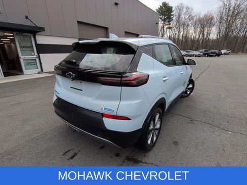 Used 2022 Chevrolet Bolt EUV LT w/ Convenience Package image 4
