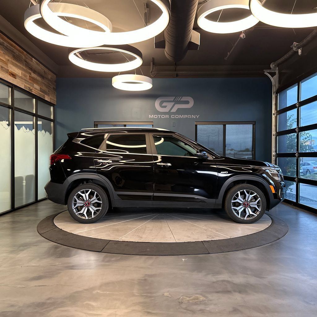 Used 2023 Kia Seltos SX AWD/4WD image 2