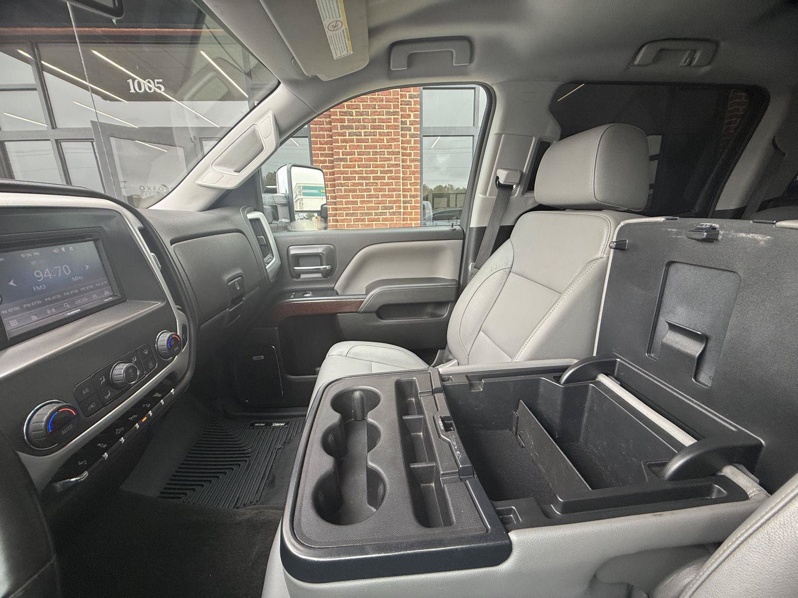 Used 2018 GMC Sierra 2500 SLT w/ Duramax Plus Package AWD/4WD image 8