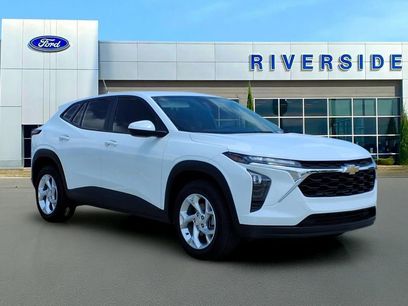 Used 2025 Chevrolet Trax LS w/ LS Convenience Package