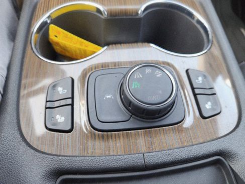 Used 2023 GMC Acadia SLE w/ Driver Convenience Package image 46