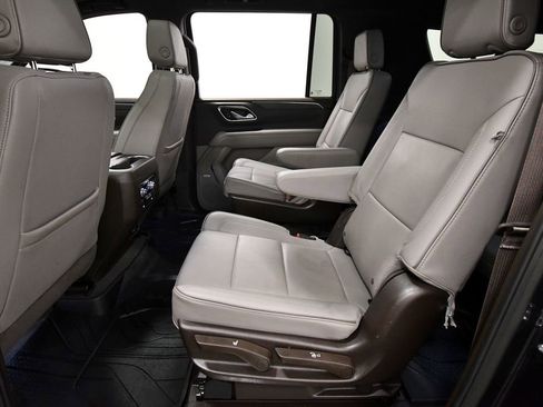 Used 2024 GMC Yukon XL SLT w/ SLT Premium Package image 15