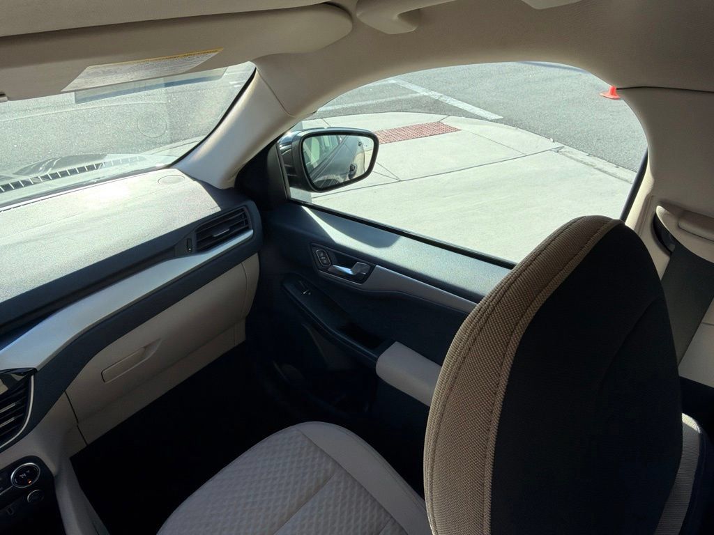 Used 2020 Ford Escape SE FWD image 17