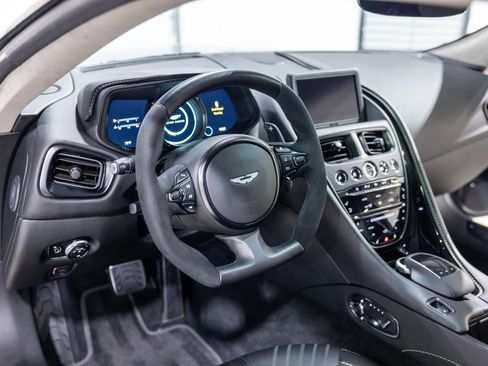 Used 2019 Aston Martin DB11 AMR image 35