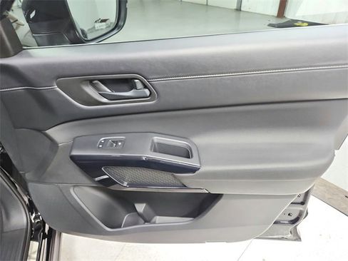 Used 2024 Nissan Pathfinder SV w/ Lighting Package (N92) image 38