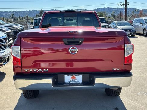 Used 2017 Nissan Titan SV image 5